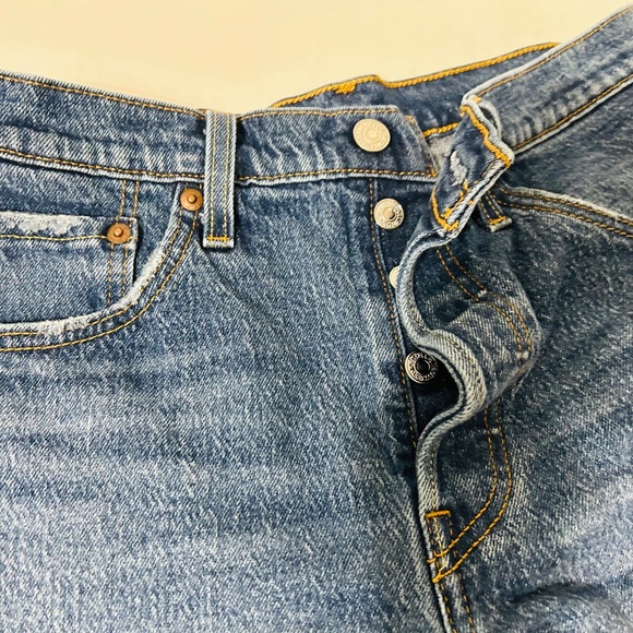Levi women's jean shorts button up size 28 - Picture 2 of 5